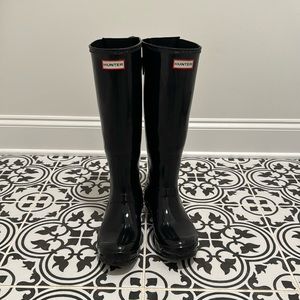 Tall Hunter wide calf rain boots